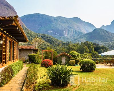 Casa linear e mobiliada.