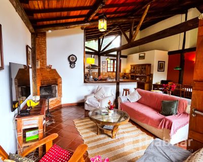 Casa fora de condomínio em  Santa Mônica 
