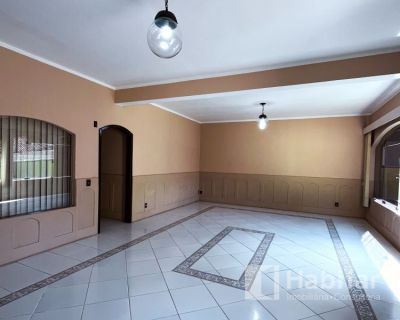 Excelente casa em Corrêas