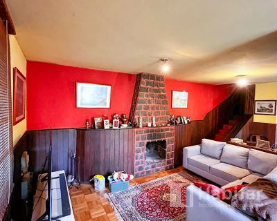 Casa em dois pavimentos; saída próxima a BR 040