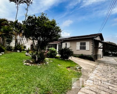 Casa comercial no coração de Itaipava 