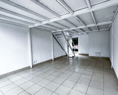 Loja comercial em frente a União e Industria