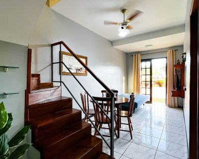 Cobertura mobiliada em condomínio - Itaipava 