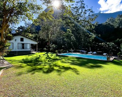Casa linear, mobiliada para locação 
