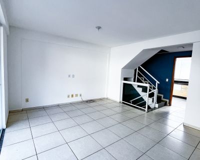 Casa Triplex em Corrêas 