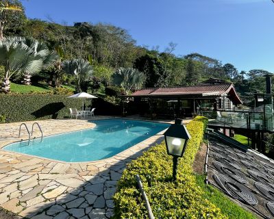 Casa mobiliada de alto padrão em Itaipava 